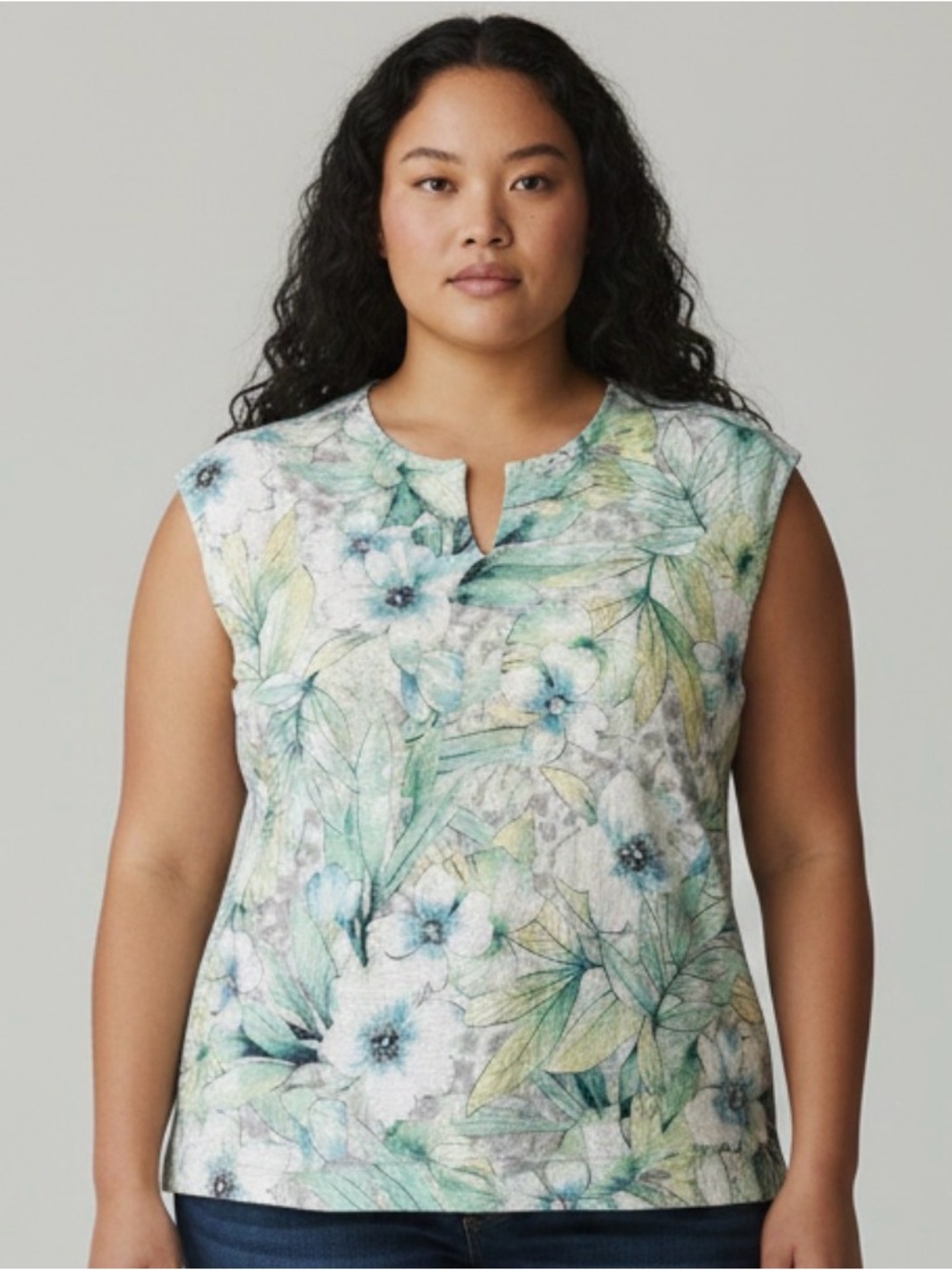 🫶🏻 Alfred Dunner Sleeveless Floral Split-Neck Top in Mint Green